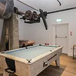 Hodge Luxury Pod